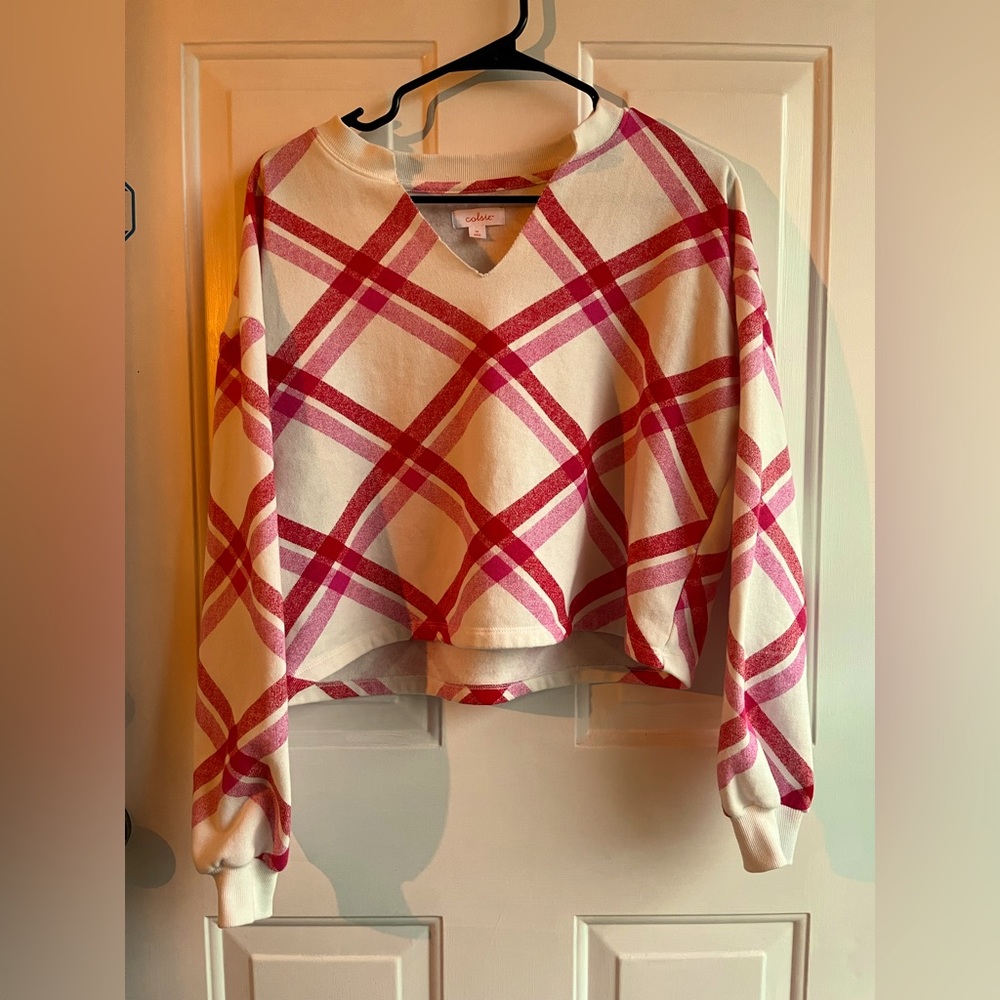 Red, white, and pink Colsie brand cropped crewneck. Women’s medium